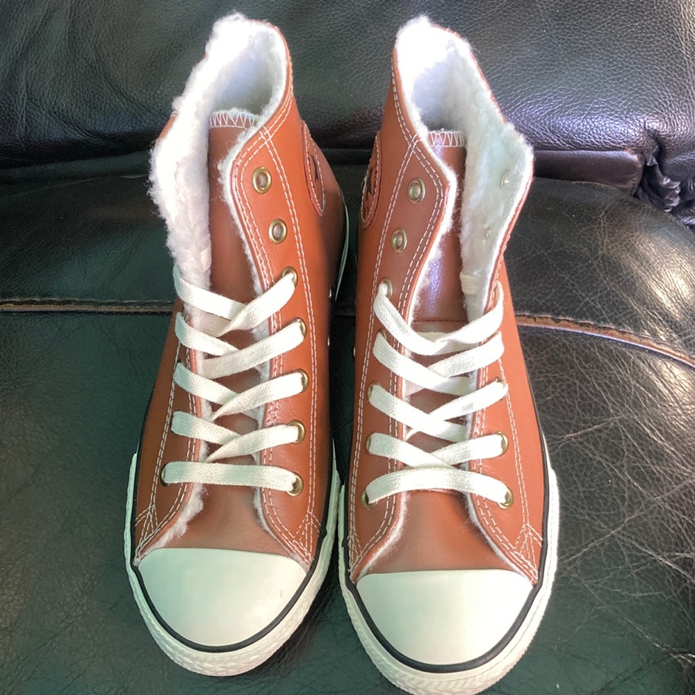 Converse junior size 3 hi top